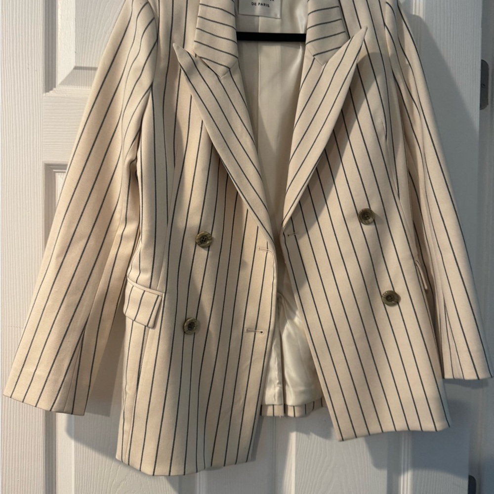 Elegant Cream Striped Blazer